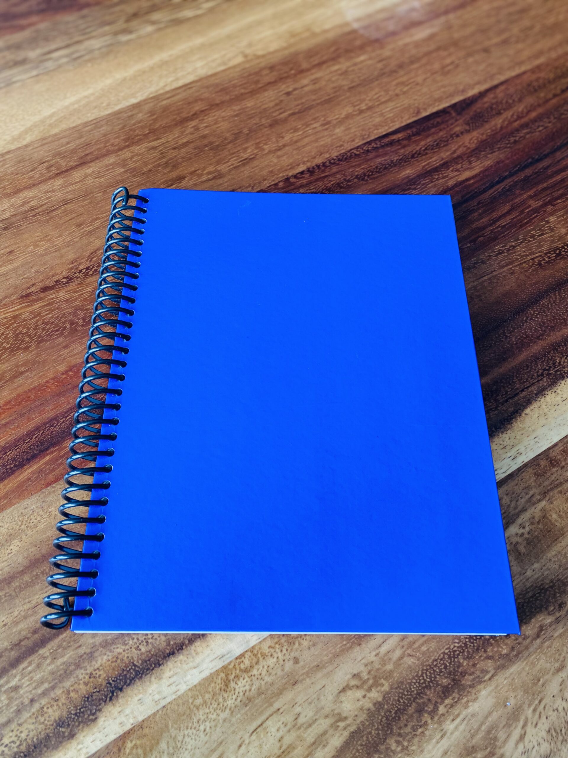 Cuaderno profesional de 200 hojas pasta rígida